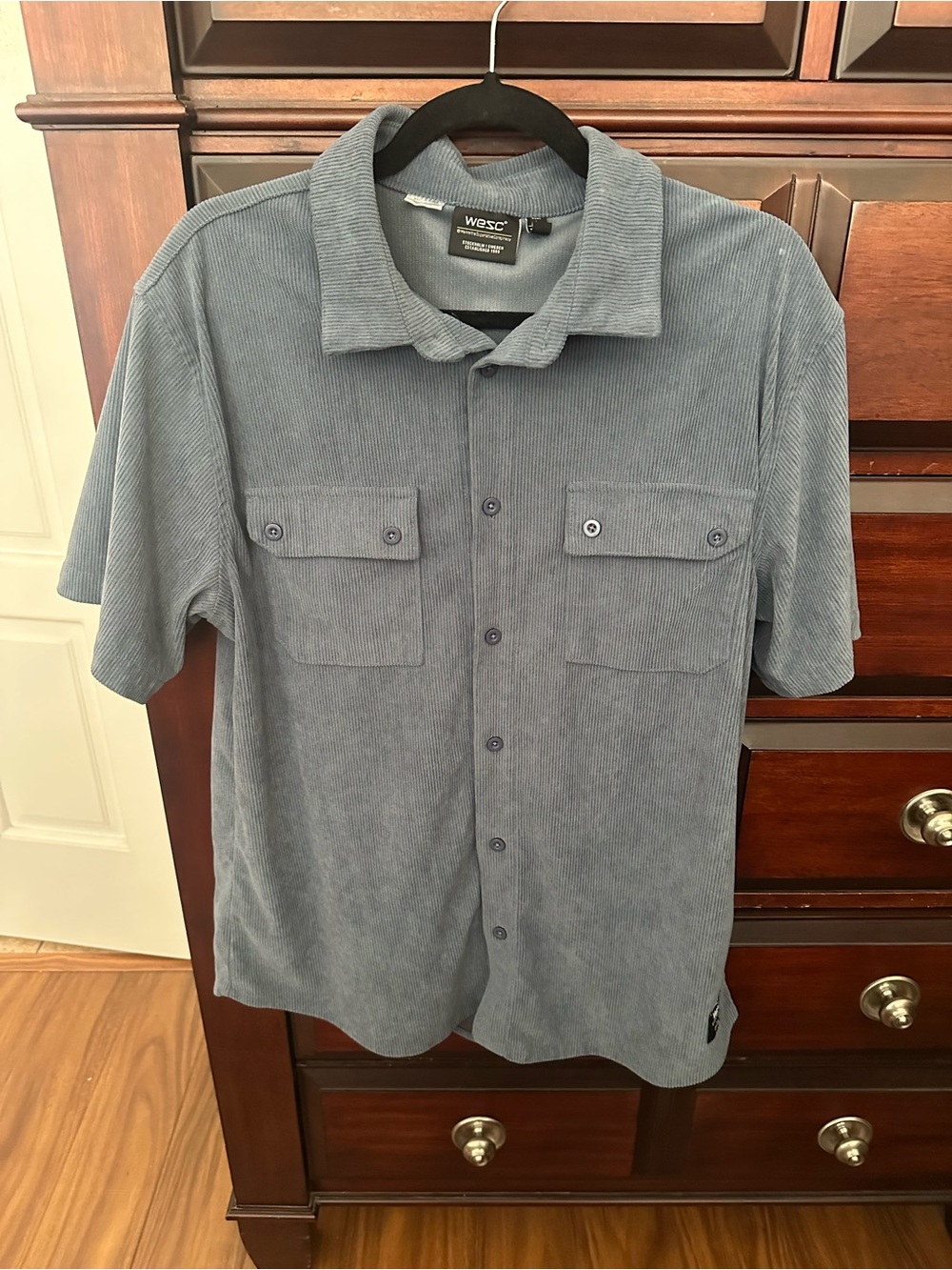 WESC Men's Sz Large Short Sleeve Corduroy Shirt - Slate Blue